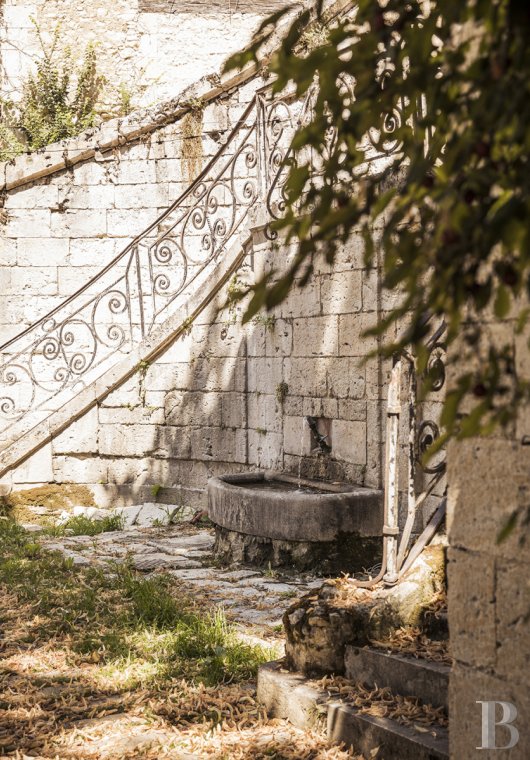 A former 18th century royal factory saved from ruin and completely renovated in Lectoure, the Gers - photo  n°2